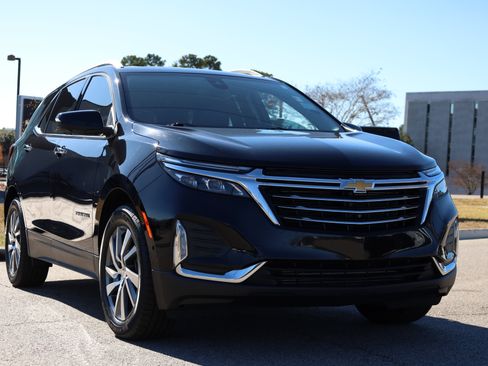 Used 2023 Chevrolet Equinox Premier image 7