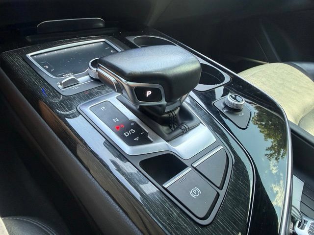 Used 2017 Audi Q7 3.0T Premium Plus AWD/4WD image 32