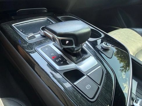 Used 2017 Audi Q7 3.0T Premium Plus AWD/4WD image 32