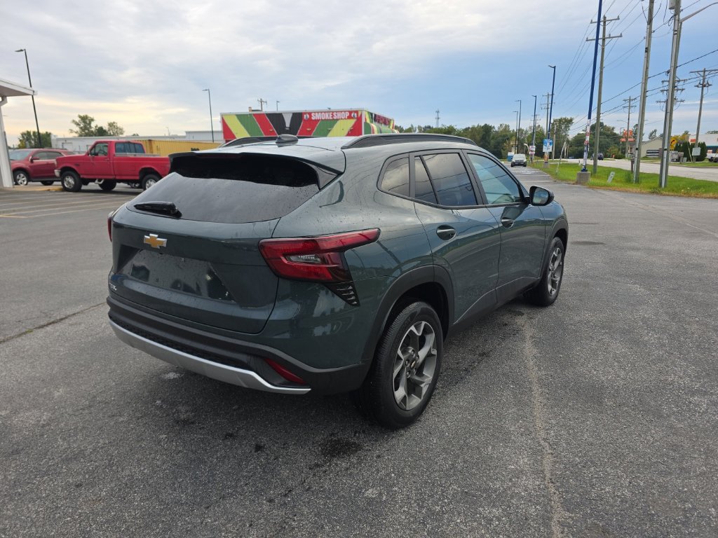 Used 2026 Chevrolet Trax LT FWD image 5