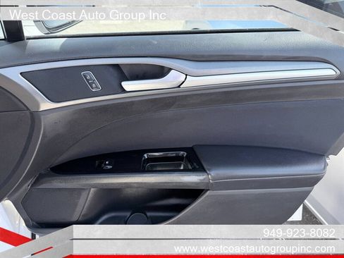 Used 2016 Ford Fusion SE FWD image 15