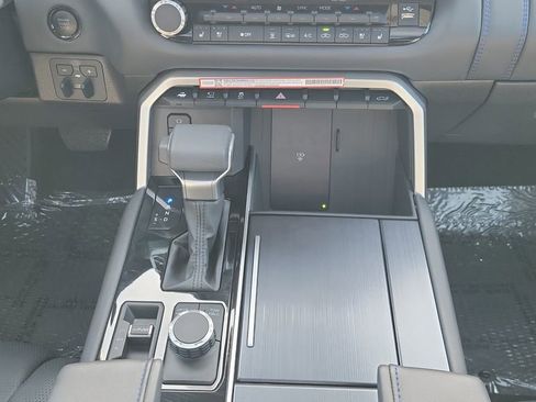 Used 2025 Toyota Tundra Platinum AWD/4WD image 15