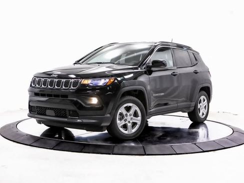 Used 2023 Jeep Compass Latitude image 1