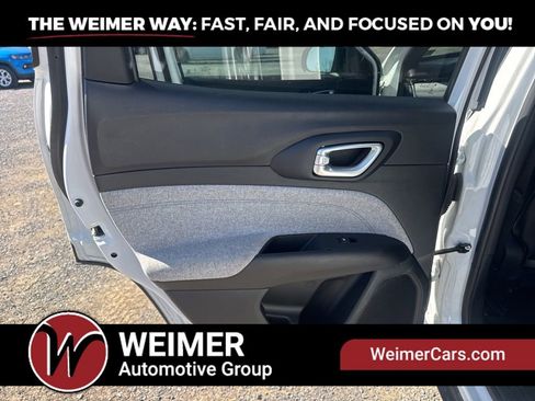 Used 2024 Jeep Compass Latitude AWD/4WD image 19