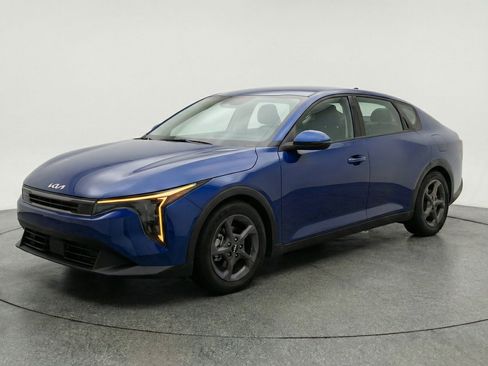 Used 2025 Kia K4 FWD image 3