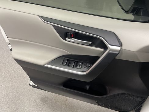 Used 2025 Toyota RAV4 XLE image 14