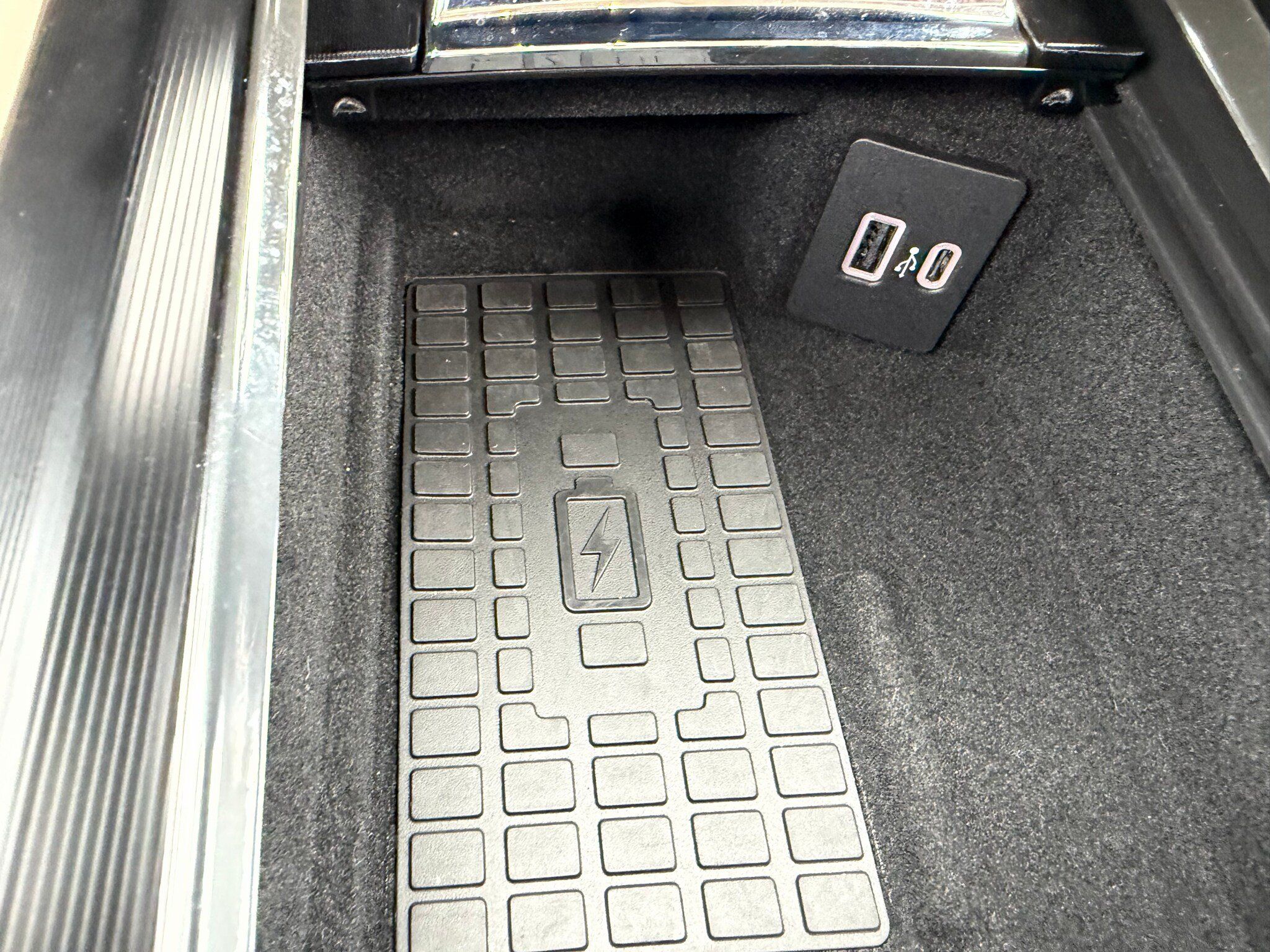 Used 2025 Lincoln Corsair AWD w/ Equipment Group 101A image 14
