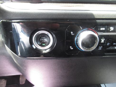 Used 2024 GMC Sierra 1500 Elevation image 28