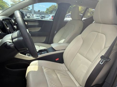 Used 2023 Volvo XC40 B5 Plus w/ Protection Package Premier image 27