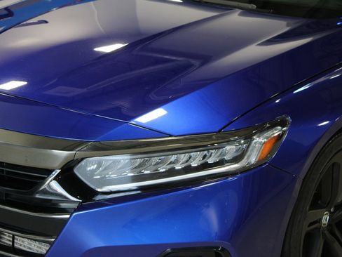 Used 2022 Honda Accord Sport image 2