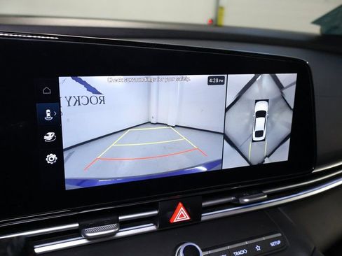 Used 2024 Hyundai Elantra Limited image 29