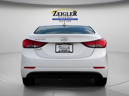 Used 2016 Hyundai Elantra SE w/ Option Group 02 FWD image 6