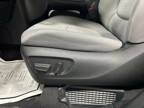 Used 2025 Toyota Sienna LE image 11