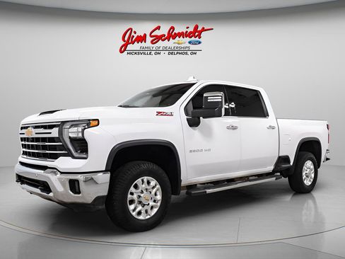 Used 2024 Chevrolet Silverado 2500 LTZ w/ LTZ Convenience Package AWD/4WD image 3