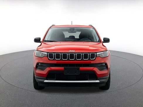 Used 2025 Jeep Compass Limited AWD/4WD image 2