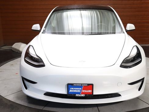 Used 2023 Tesla Model 3 Standard Range image 2