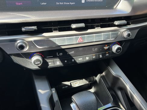 Certified 2025 Kia Telluride LX image 29