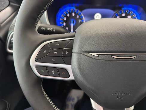 New 2027 Chrysler Pacifica Select FWD image 9