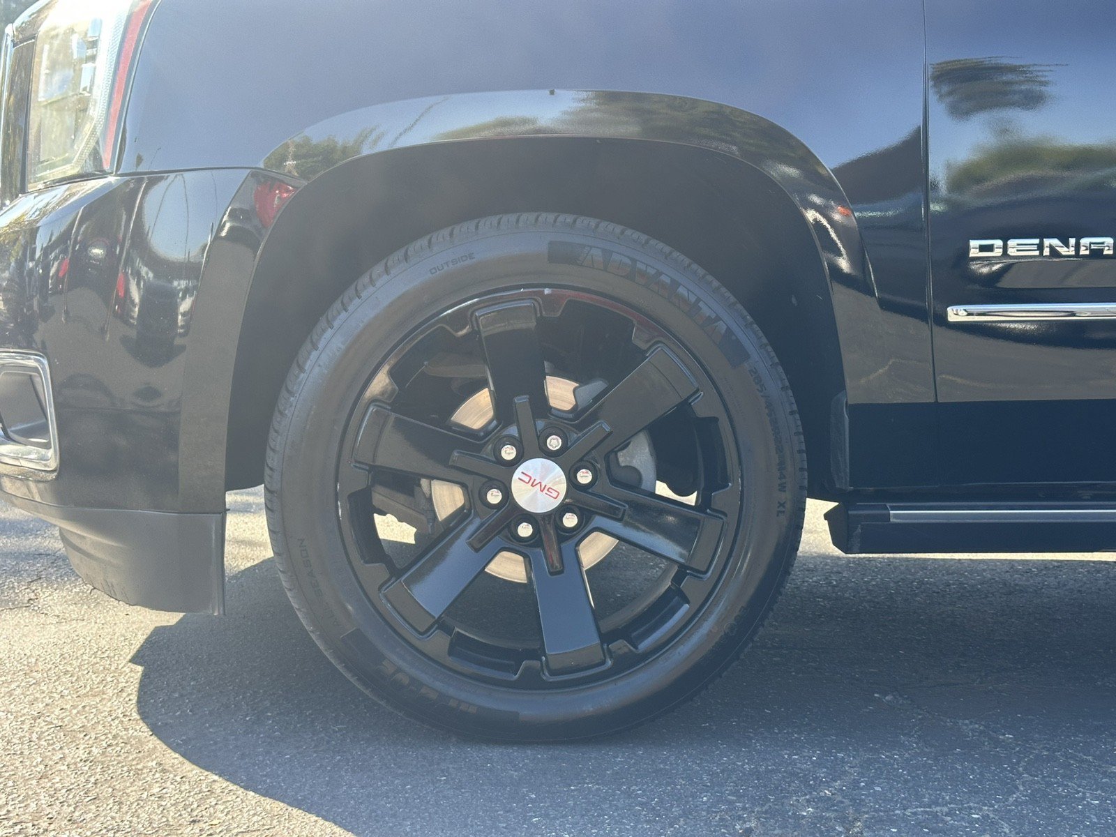 Used 2015 GMC Yukon Denali w/ Premium Package AWD/4WD image 13