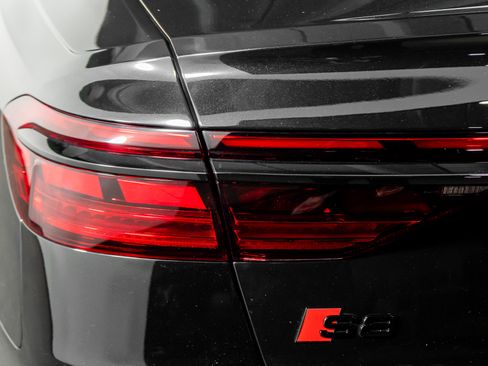 Used 2025 Audi S8 image 12