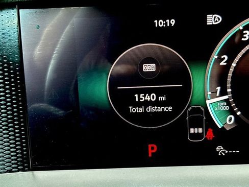 Used 2025 Volkswagen Tiguan SE image 17