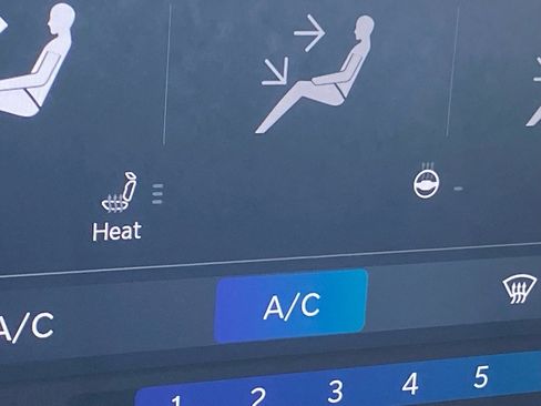 Used 2024 Jeep Wrangler Unlimited w/ Convenience Group image 18