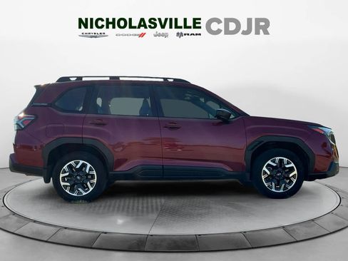 Used 2025 Subaru Forester AWD/4WD image 6