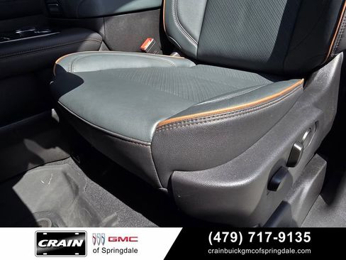 Used 2025 GMC Yukon XL AT4 w/ AT4 Premium Plus Package AWD/4WD image 23