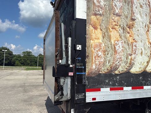 Used 2018 Isuzu NPR RWD image 5