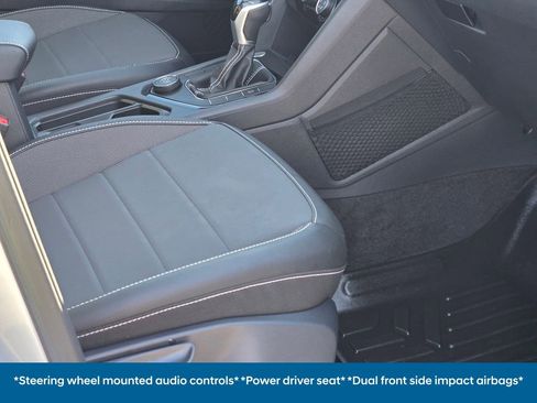 Used 2023 Volkswagen Taos SE w/ Panoramic Sunroof Package image 12