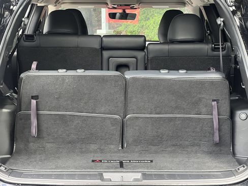 Used 2025 Mitsubishi Outlander SE FWD image 17