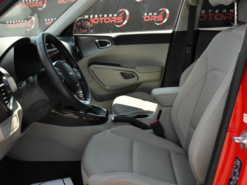 Used 2024 Kia Soul EX image 17