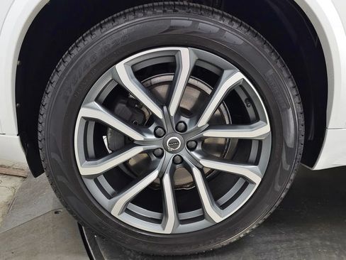 Used 2019 Volvo XC90 T5 Momentum w/ Multimedia Package AWD/4WD image 13