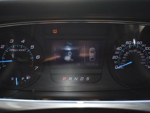 Used 2017 Ford Taurus SEL FWD image 21