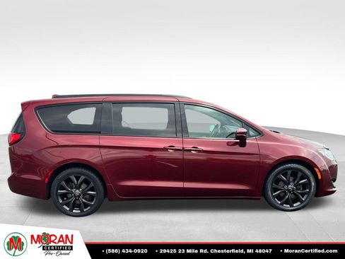 Used 2019 Chrysler Pacifica Limited w/ S Appearance Package FWD image 6
