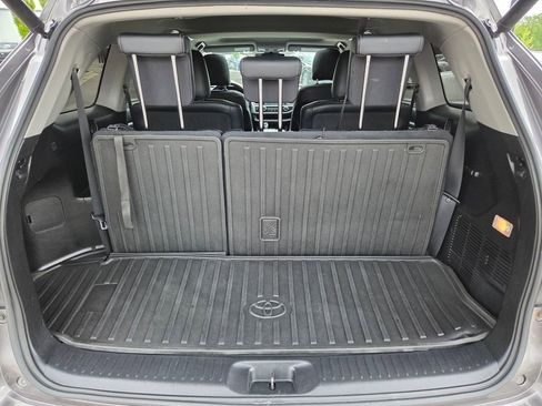 Used 2017 Toyota Highlander SE AWD/4WD image 29