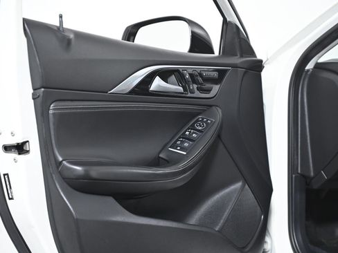 Used 2019 INFINITI QX30 Premium w/ Navigation Package image 29