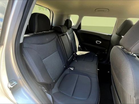 Used 2016 Kia Soul + image 26