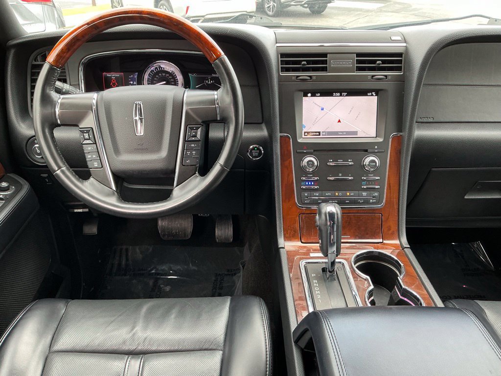 Used 2017 Lincoln Navigator Select AWD/4WD image 13
