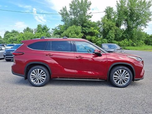 Used 2023 Toyota Highlander Platinum AWD/4WD image 7