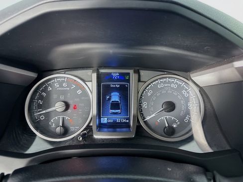 Used 2023 Toyota Tacoma SR5 AWD/4WD image 18