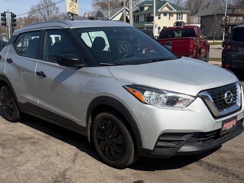 Used 2019 Nissan Kicks S FWD image 6
