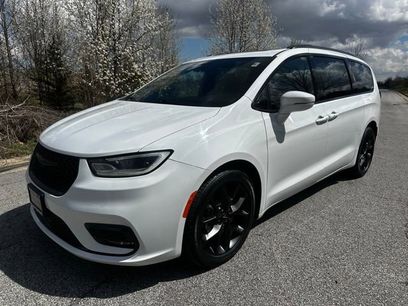 Used 2022 Chrysler Pacifica Touring-L w/ S Appearance Package