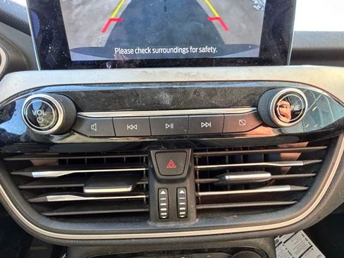 Used 2021 Ford Escape SE image 16