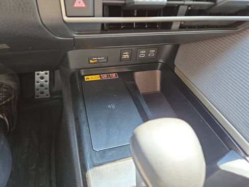 Used 2025 Toyota Camry SE w/ Convenience Package AWD/4WD image 23