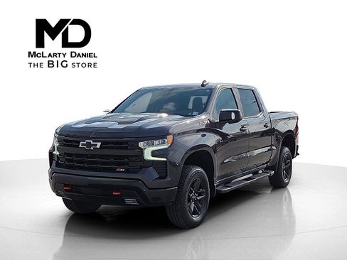 Used 2022 Chevrolet Silverado 1500 LT Trail Boss w/ Convenience Package II image 2