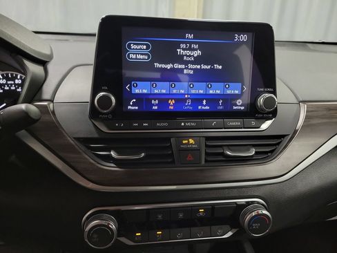 Used 2024 Nissan Altima 2.5 SV FWD image 17