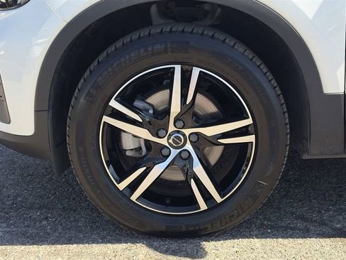 Used 2025 Volvo XC40 B5 Core AWD/4WD image 11