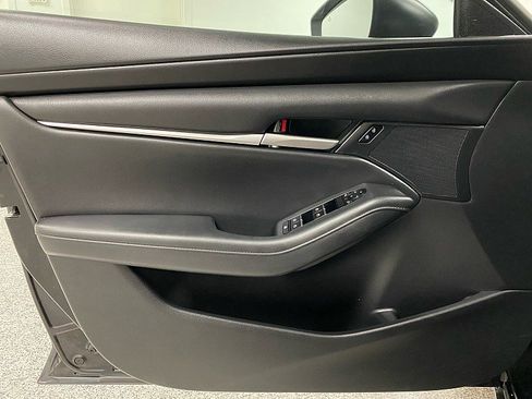 Used 2021 MAZDA MAZDA3 s image 9