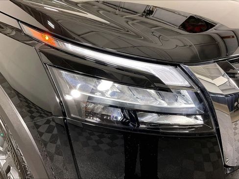 Used 2024 Nissan Pathfinder S image 40